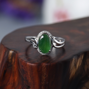 18K金糯种绿色翡翠戒指