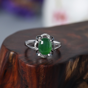 18K金糯种绿色翡翠戒指