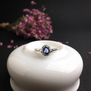 18K金镶钻蓝宝石戒指