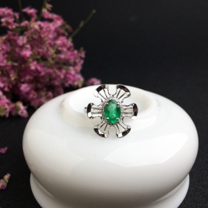 18K金镶钻祖母绿戒指