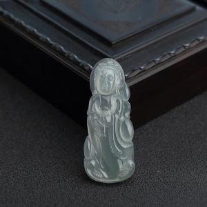 糯种淡绿翡翠观音吊坠