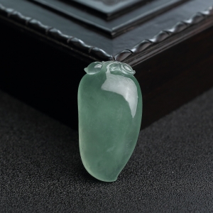 糯种淡晴水翡翠福瓜吊坠