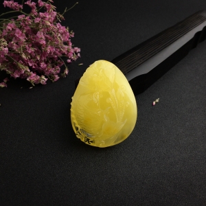 鸡油黄蜜蜡鱼吊坠