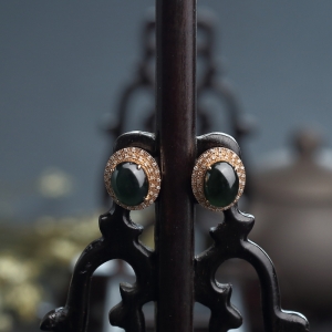 18K金镶钻冰糯种墨翠翡翠耳钉