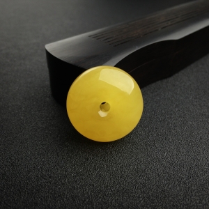 鸡油黄蜜蜡平安扣吊坠