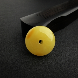 鸡油黄蜜蜡平安扣吊坠