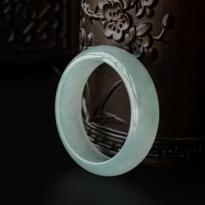 51#冰糯种淡绿翡翠手镯