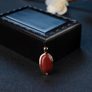 18K金镶沙丁珊瑚吊坠