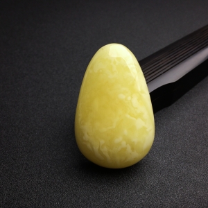 黄白蜜蜜蜡随形吊坠