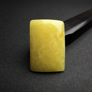 黄白蜜蜜蜡无事牌吊坠