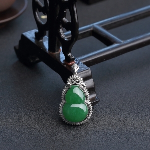 18K金镶钻糯种浓绿翡翠葫芦吊坠