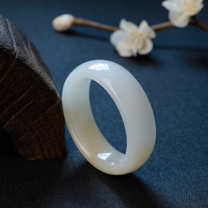 57.5#和田羊脂玉手镯