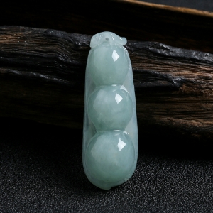 糯种浅绿翡翠豆子挂件