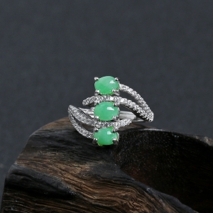 银镶糯冰种翠绿翡翠戒指