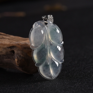 冰种飘蓝花翡翠叶子挂件