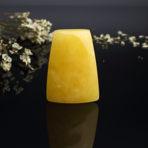 鸡油黄蜜蜡无事牌吊坠