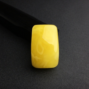 鸡油黄蜜蜡无事牌吊坠