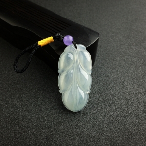 冰糯种浅绿翡翠叶子吊坠