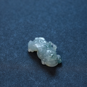 冰糯种飘花翡翠貔貅吊坠