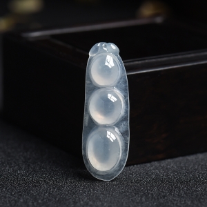 冰种翡翠四季豆吊坠