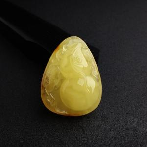 满蜜鸡油黄蜜蜡葫芦吊坠