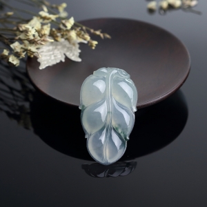 冰糯种飘花翡翠叶子吊坠