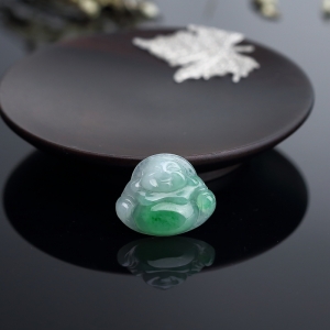 糯种飘绿翡翠佛吊坠