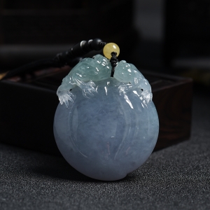 冰糯种春色翡翠寿桃挂件