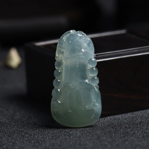 冰糯种翡翠竹节挂件