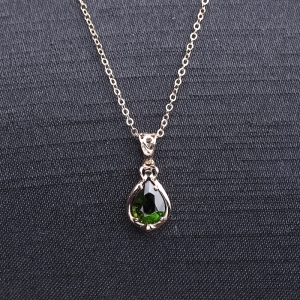 18K金镶碧玺吊坠