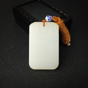 和田玉双龙平安牌吊坠