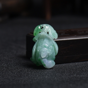 糯种春带彩翡翠一品清廉吊坠