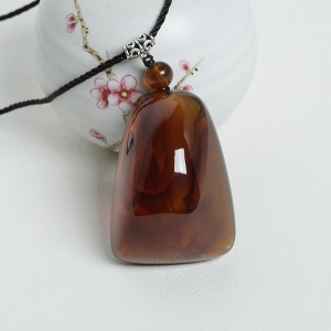 棕红琥珀挂件