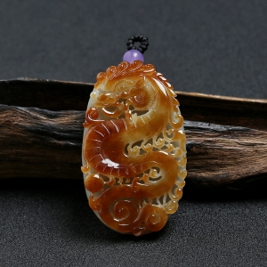 糯种黄翡俏色翡翠镂空龙挂件