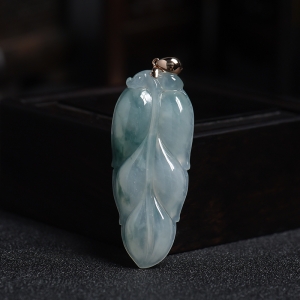 18K金扣糯种飘蓝花翡翠金枝玉叶吊坠