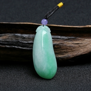 糯种飘绿翡翠福瓜挂件