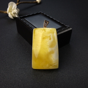 18K镶黄白蜜无事牌