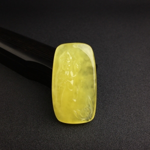 鸡油黄蜜蜡观音吊坠