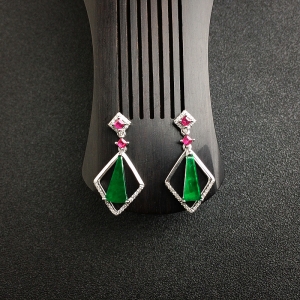 18K金镶钻冰糯种翠绿翡翠耳坠