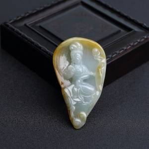 糯种俏色翡翠观音吊坠