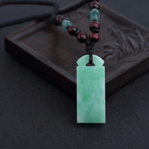 糯种浅绿翡翠无事牌吊坠