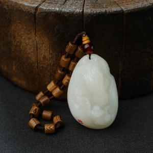 和田玉马上封侯吊坠