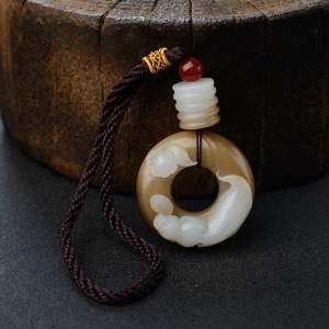 和田玉连年有余吊坠