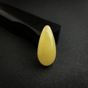 鸡油黄蜜蜡随形水滴吊坠