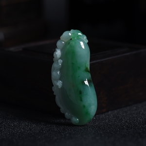糯冰种翡翠福瓜吊坠