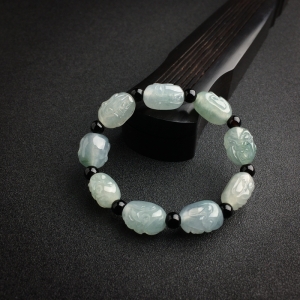 糯种浅绿翡翠罗汉头手串