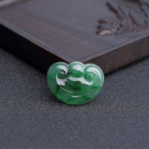 糯冰种飘花翡翠如意吊坠