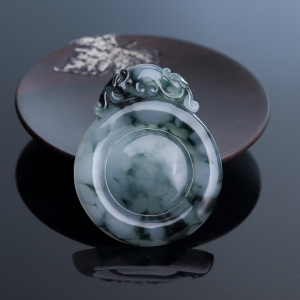 糯种飘花翡翠双龙扣吊坠