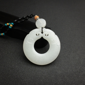 山料和田白玉双龙扣吊坠