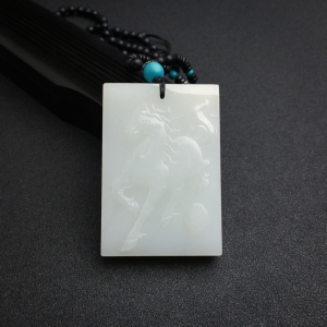 山料和田白玉马牌吊坠